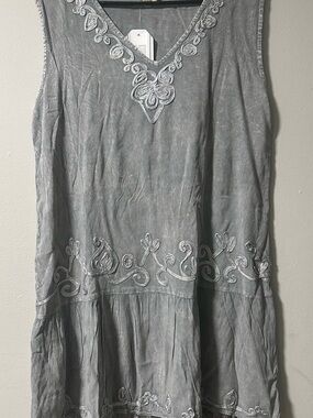 Anandas Collection Gray Embroidered V-Neck Tunic